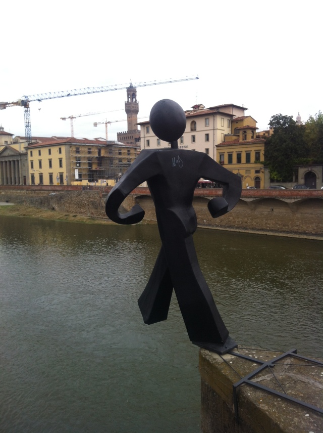 A statue on the Ponte alle Grazie 